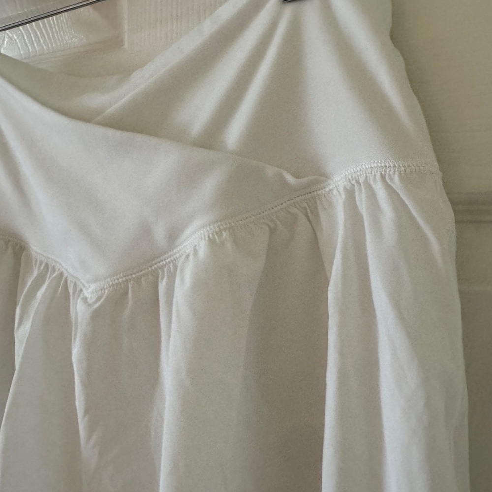 Offline by Aerie White Crossover Skirted Active Skort Size L EUC - Picture 5 of 13